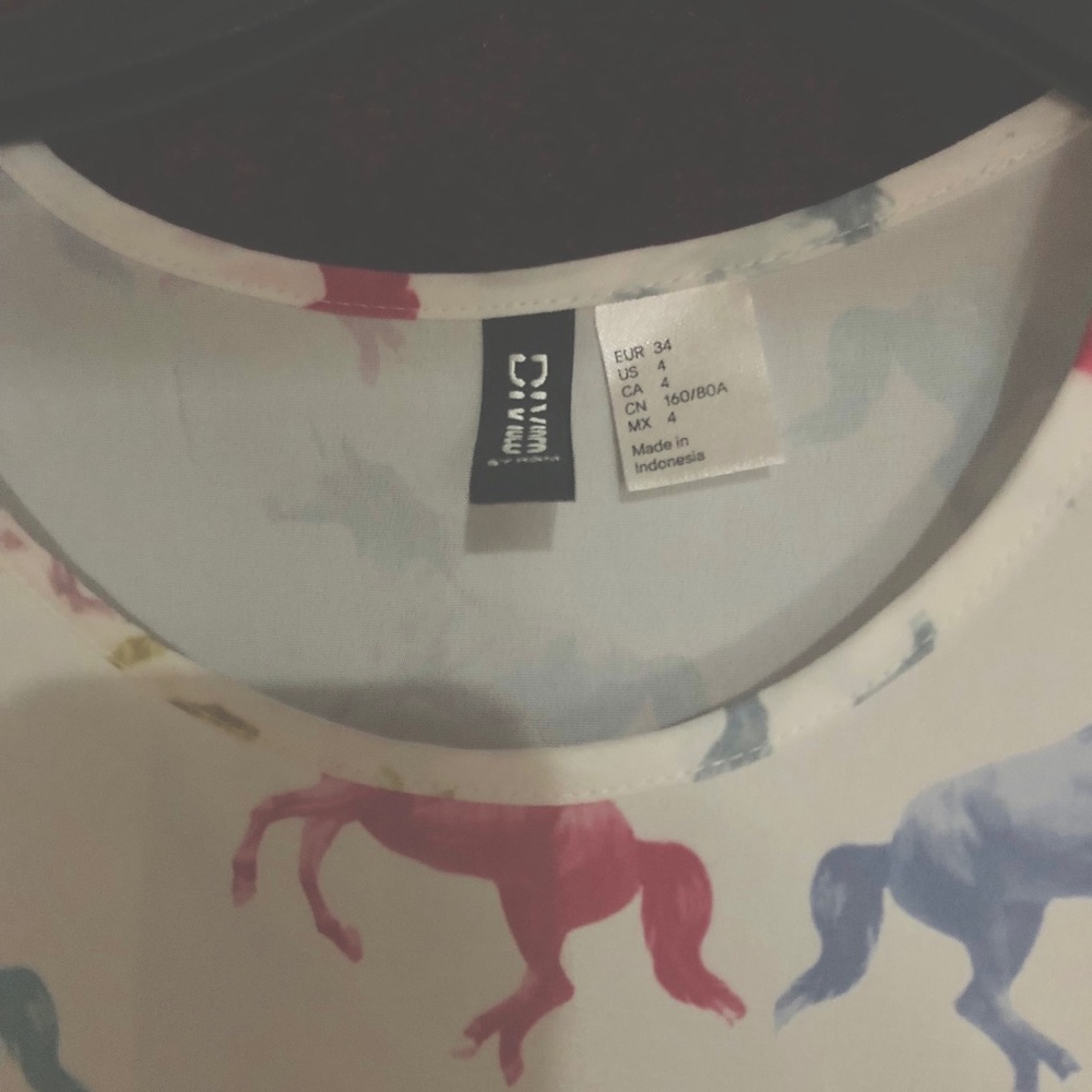 H&M Tee - Picture 2 of 4